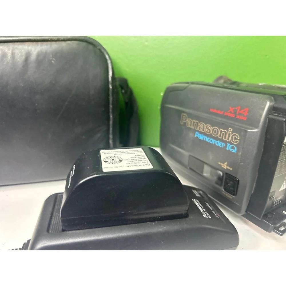 Panasonic Palmcorder IQ VHS-C Camcorder Bundle x14 Zoom PV-IQ204 Bag Tapes Parts
